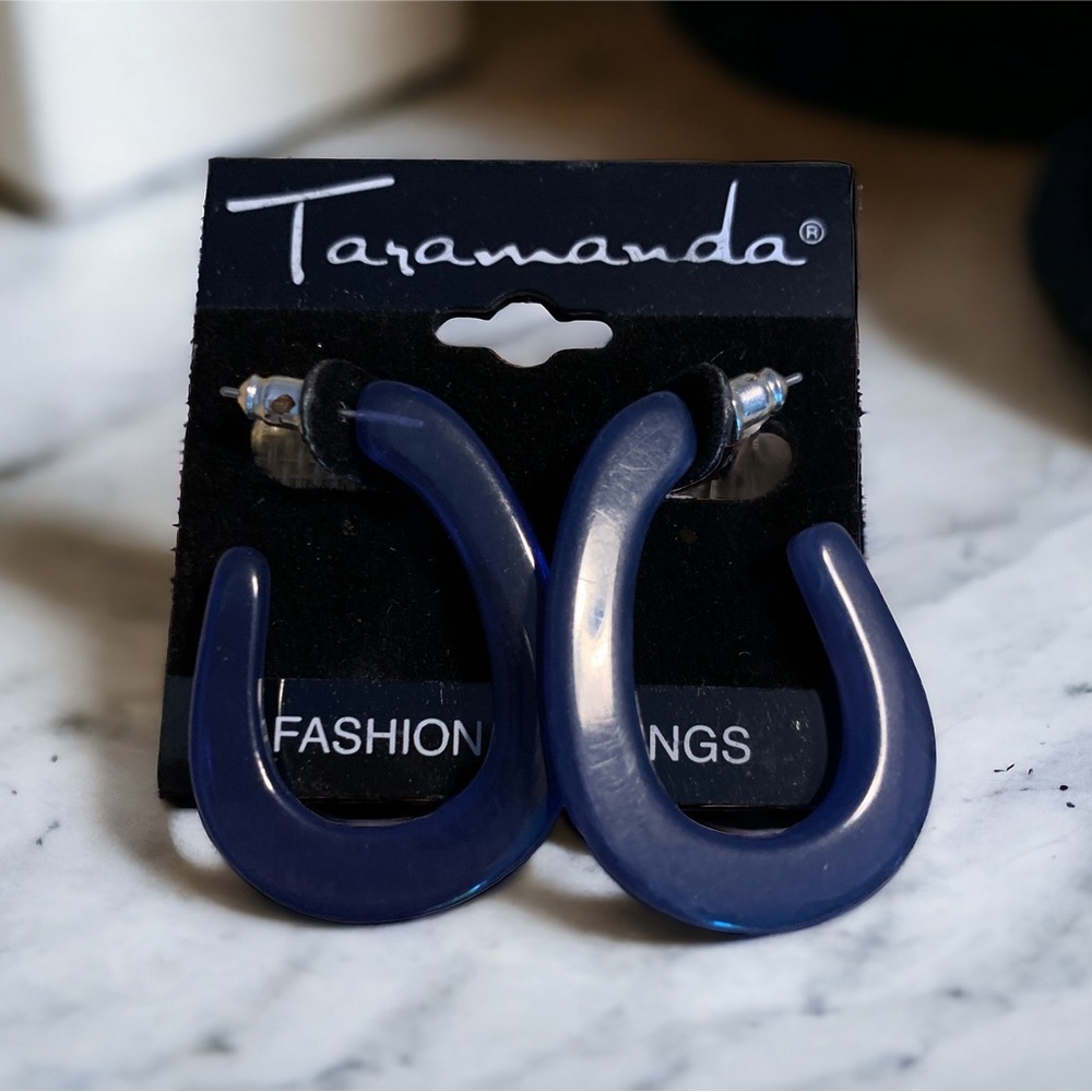 Taramanda acrylic earrings. NWT